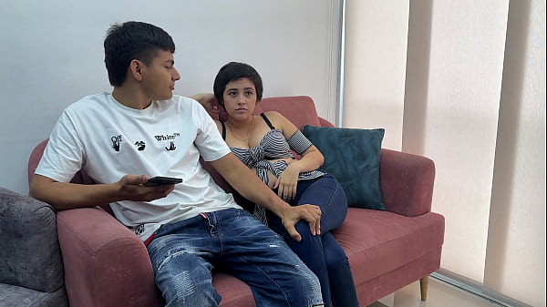 Tôi thuyết phục bạn trai của mình không nên ăn tối và kỷ niệm ngày kỷ niệm của chúng tôi bằng cách đặt con cặc ngon miệng và ngon ngọt của anh ấy cho mông chặt chẽ của tôi, nuốt tất cả sữa giàu của anh ấy.